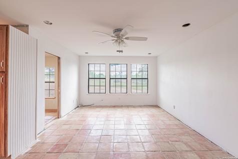 1271 County Road 119 Floresville TX 78114