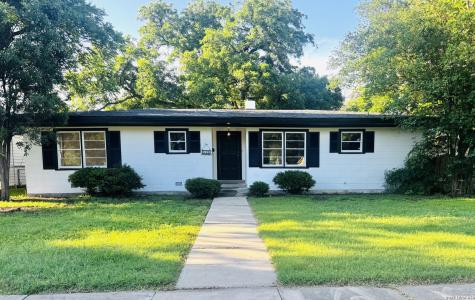 841 Laurel Street Uvalde TX 78801