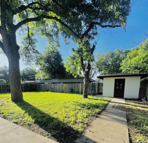 841 Laurel Street Uvalde TX 78801