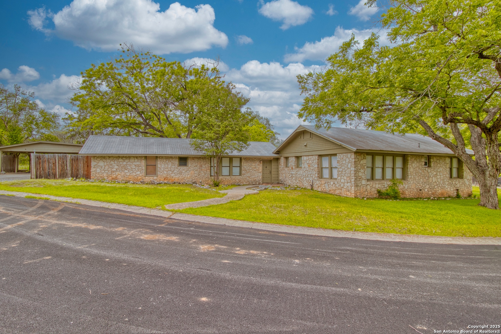 8 Wildwood Trail New Braunfels TX 78130