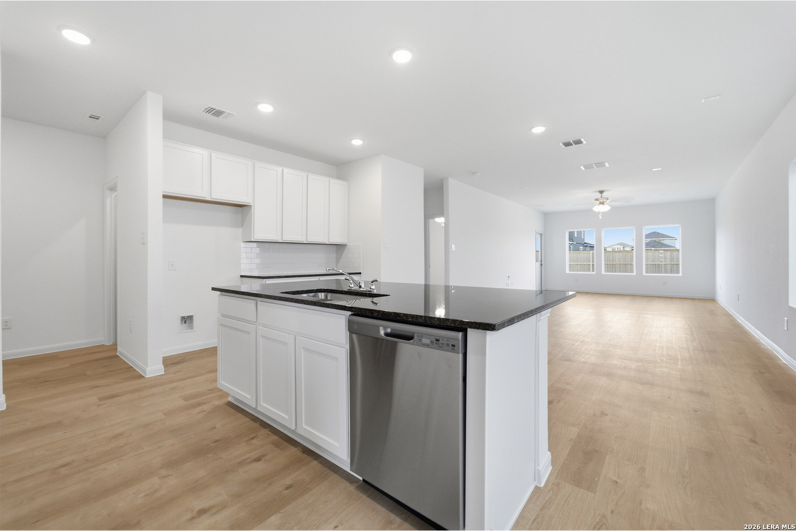 11154 Hollinger Circle Converse TX 78109