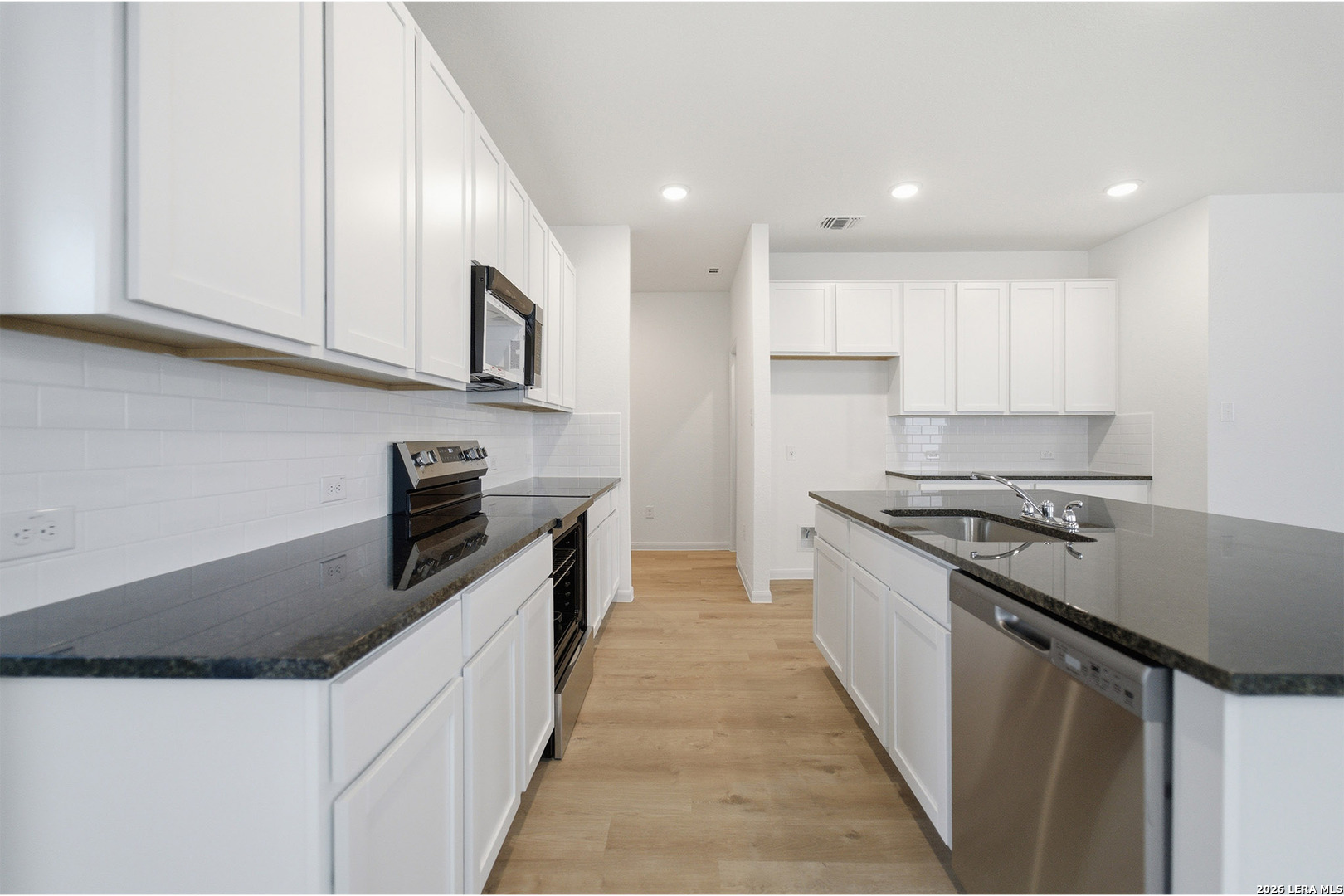 11154 Hollinger Circle Converse TX 78109