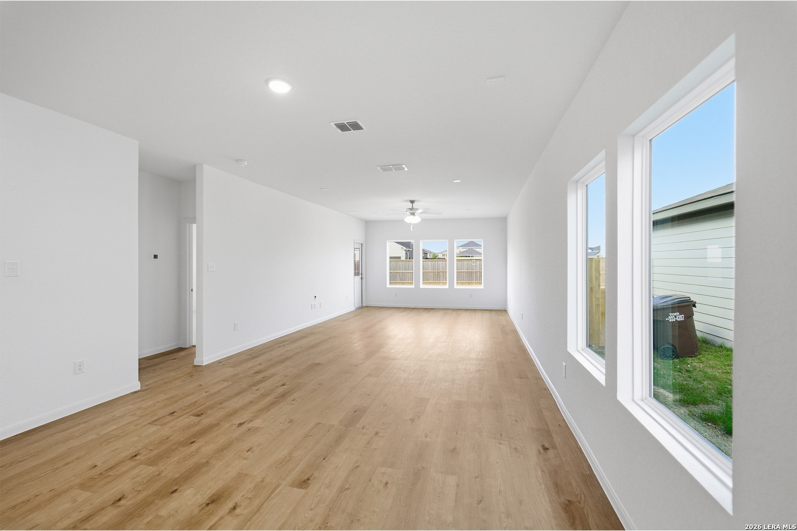 11154 Hollinger Circle Converse TX 78109