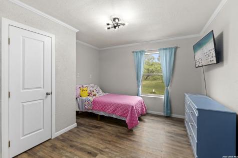 445 Tomblin Road Bigfoot TX 78005