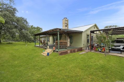 445 Tomblin Road Bigfoot TX 78005