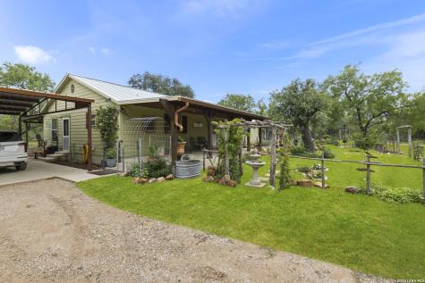 445 Tomblin Road Bigfoot TX 78005