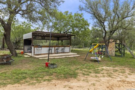 445 Tomblin Road Bigfoot TX 78005