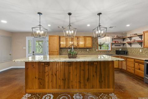 445 Tomblin Road Bigfoot TX 78005