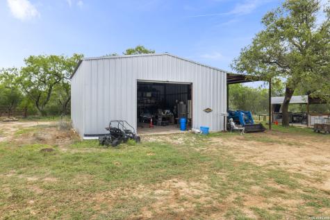 445 Tomblin Road Bigfoot TX 78005