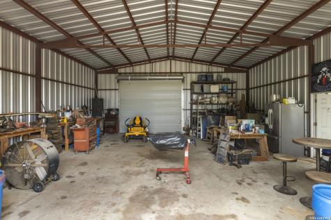 445 Tomblin Road Bigfoot TX 78005