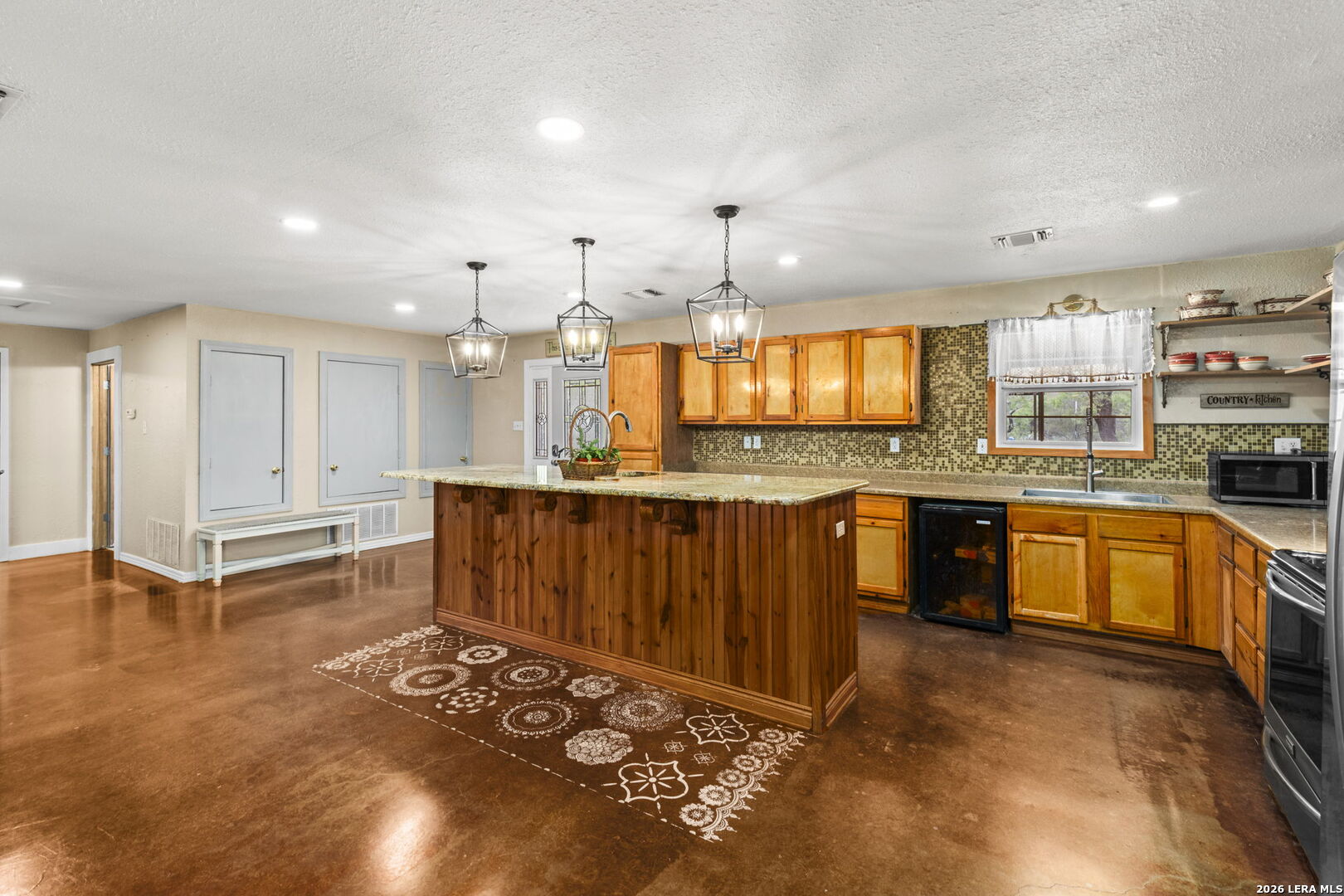445 Tomblin Road Bigfoot TX 78005