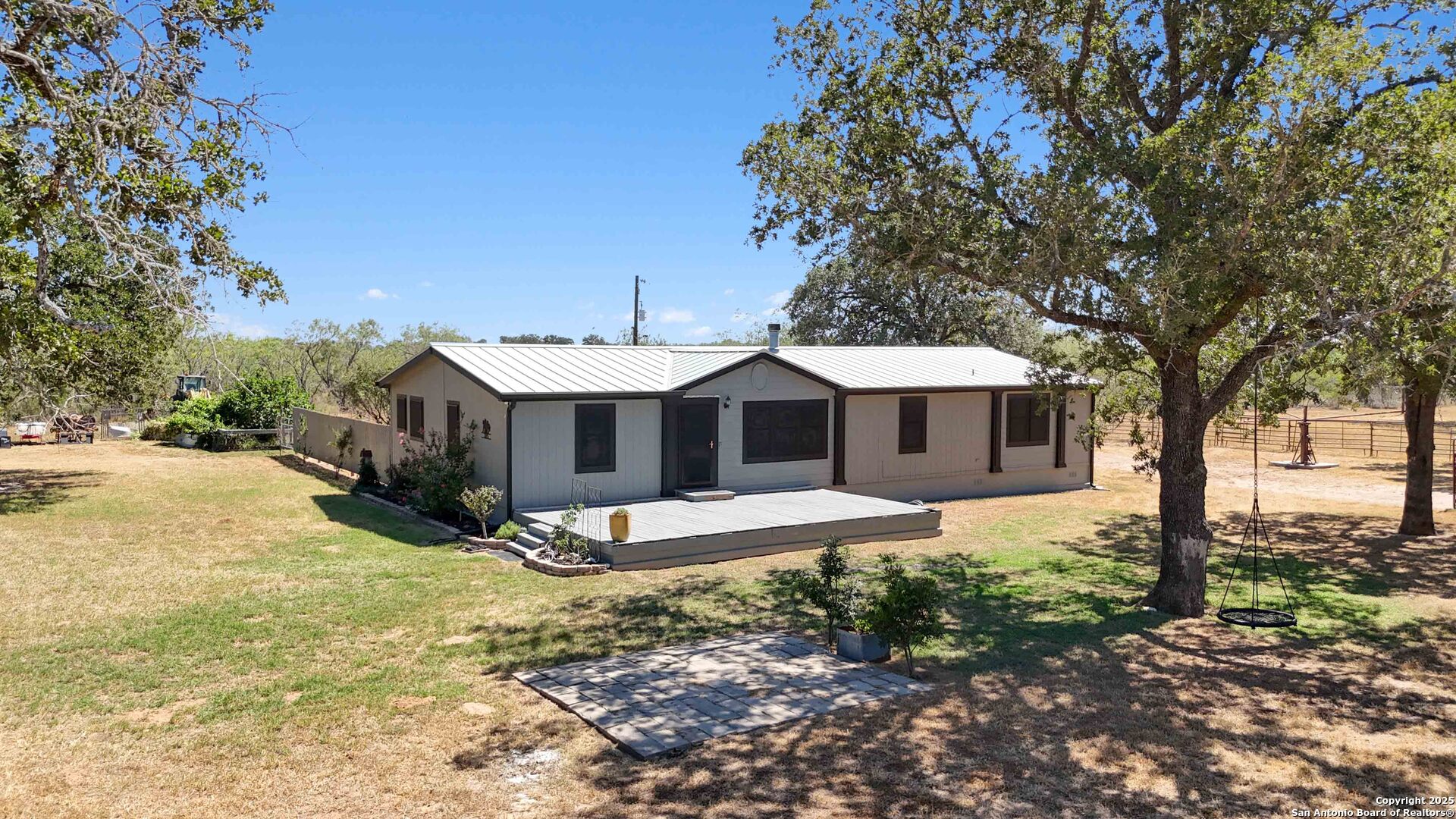 303 County Road 425 Stockdale TX 78160