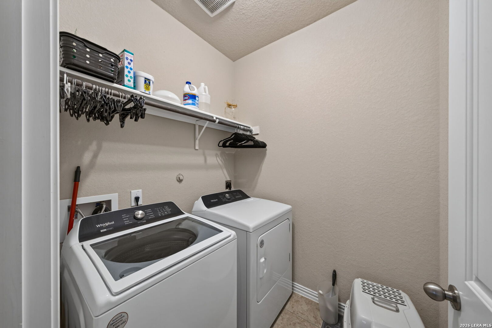 6051 Akin Song San Antonio TX 78261