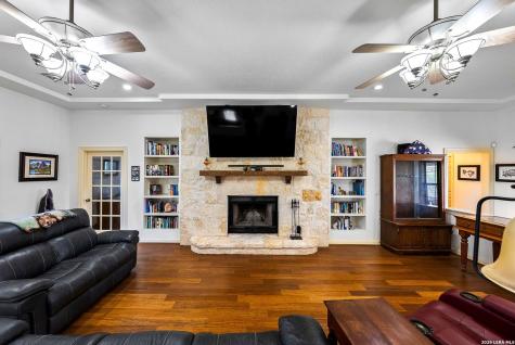 139 N Drew Kerrville TX 78028