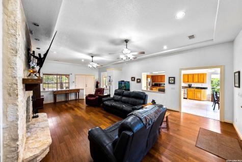 139 N Drew Kerrville TX 78028