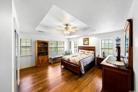 139 N Drew Kerrville TX 78028