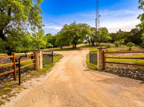 139 N Drew Kerrville TX 78028