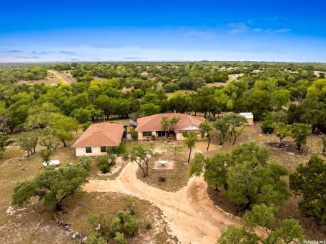 139 N Drew Kerrville TX 78028