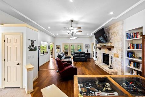 139 N Drew Kerrville TX 78028