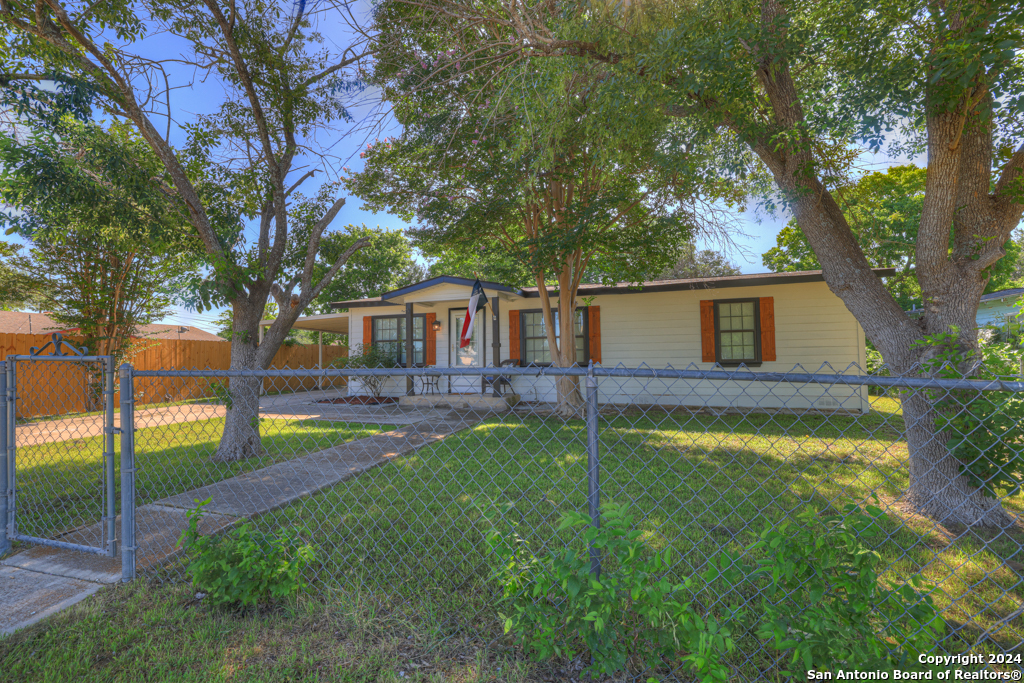 2321 N Guadalupe Street Seguin TX 78155