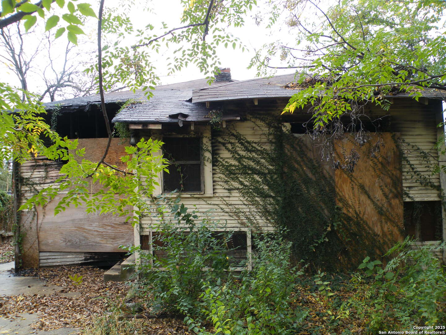1221 Crockett San Antonio TX 78202