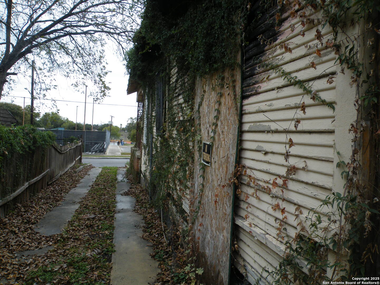 1221 Crockett San Antonio TX 78202