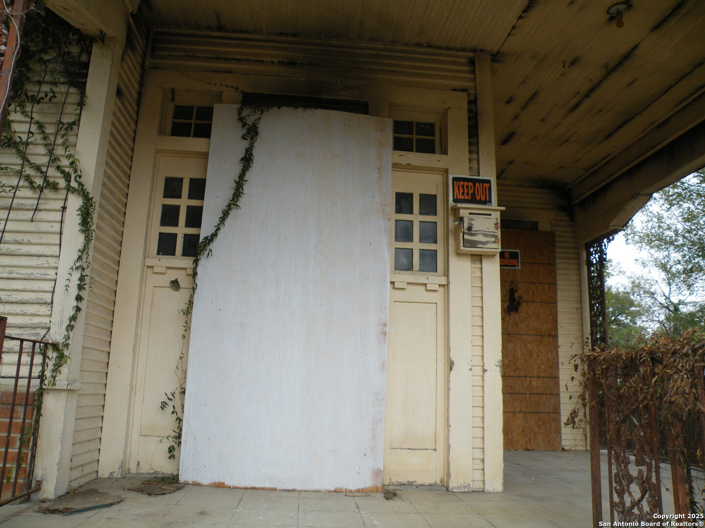 1221 Crockett San Antonio TX 78202
