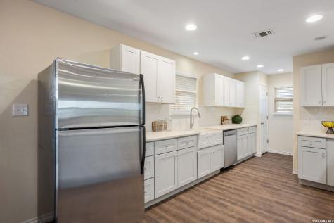 533 Indian Crossing Jourdanton TX 78026