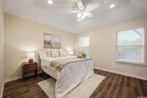 533 Indian Crossing Jourdanton TX 78026