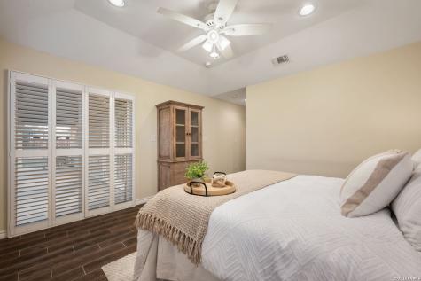 533 Indian Crossing Jourdanton TX 78026