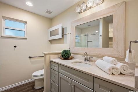 533 Indian Crossing Jourdanton TX 78026