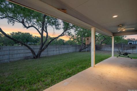 533 Indian Crossing Jourdanton TX 78026