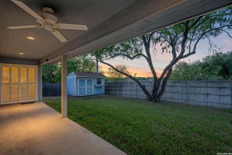 533 Indian Crossing Jourdanton TX 78026
