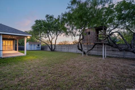 533 Indian Crossing Jourdanton TX 78026
