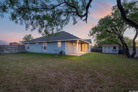 533 Indian Crossing Jourdanton TX 78026