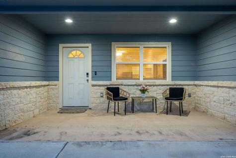 533 Indian Crossing Jourdanton TX 78026