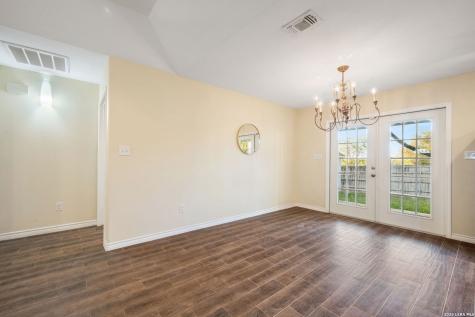 533 Indian Crossing Jourdanton TX 78026