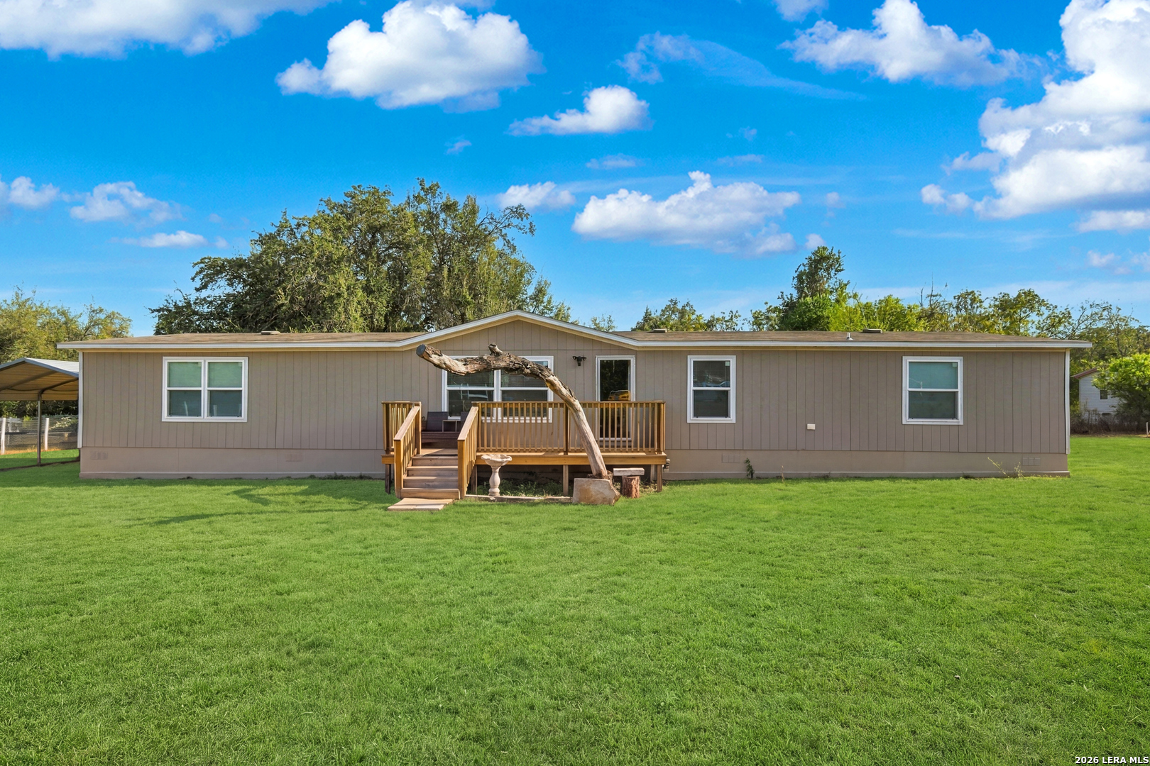 955 County Road 6753 Devine TX 78016