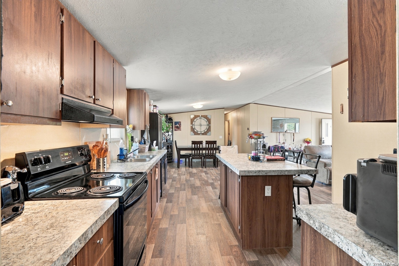 955 County Road 6753 Devine TX 78016