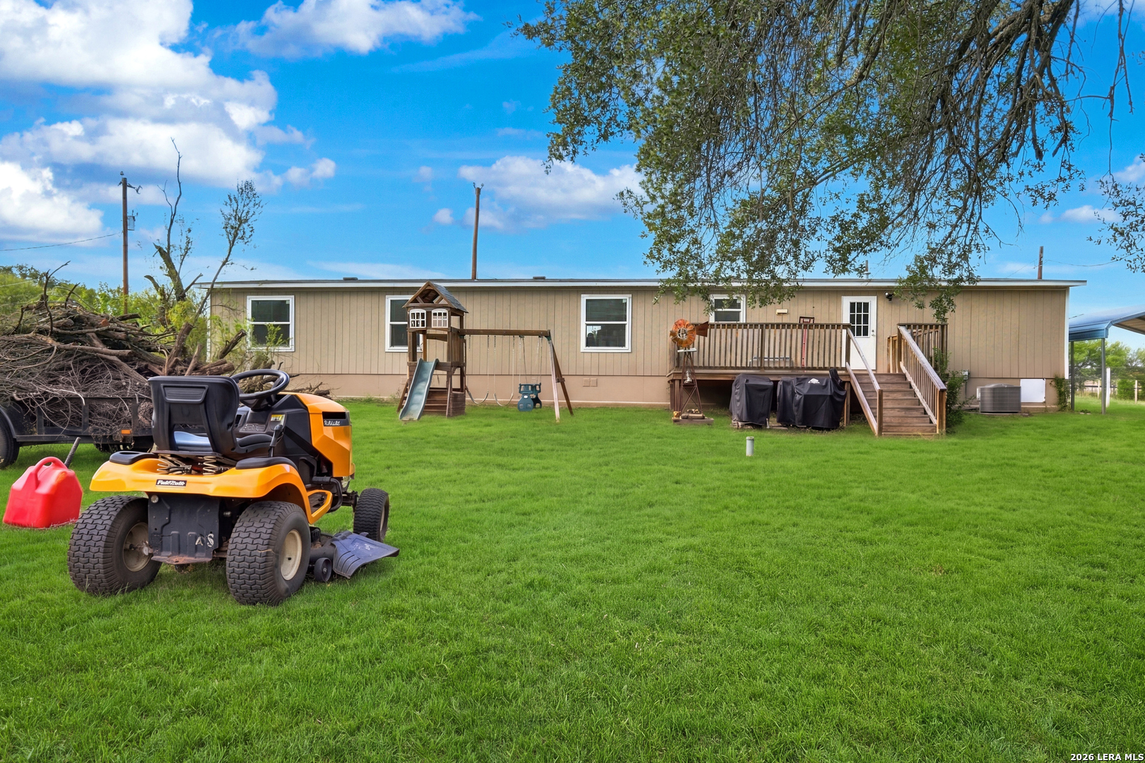 955 County Road 6753 Devine TX 78016