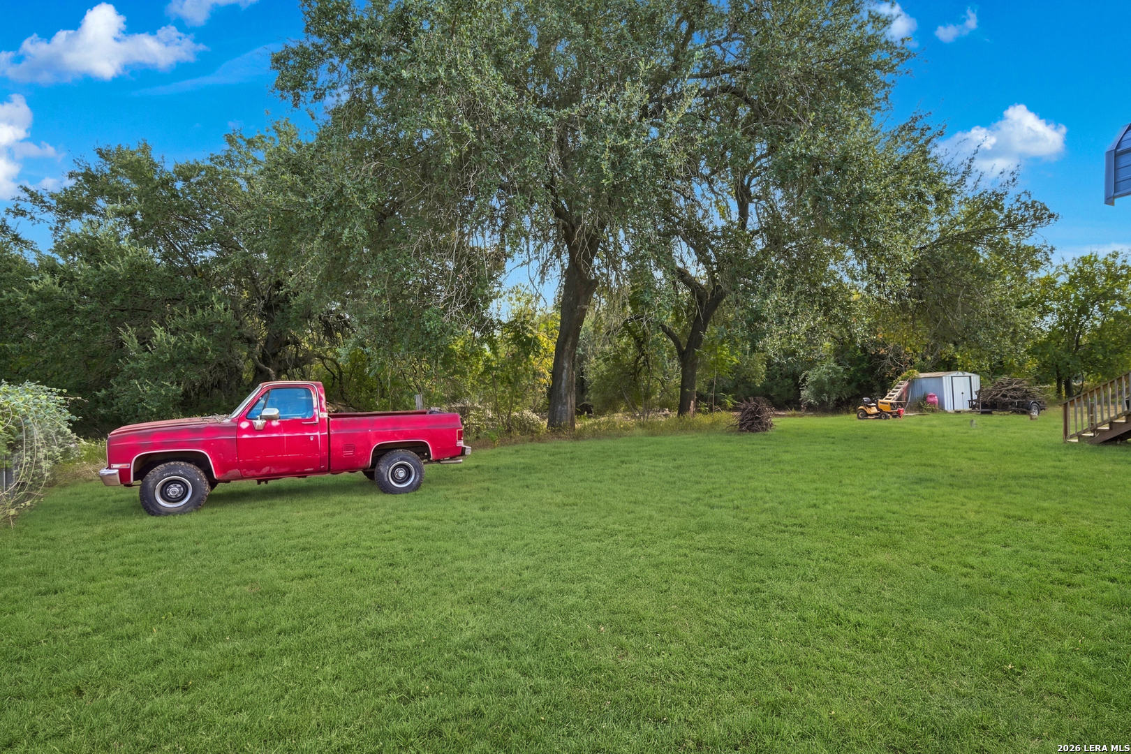 955 County Road 6753 Devine TX 78016