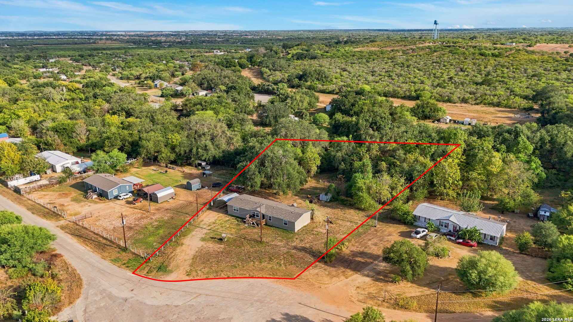 955 County Road 6753 Devine TX 78016