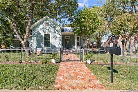 210 E Kronkosky Street Boerne TX 78006