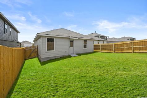 16068 Mahogany Way Elmendorf TX 78112