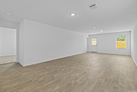16068 Mahogany Way Elmendorf TX 78112