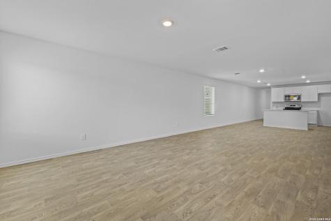 16068 Mahogany Way Elmendorf TX 78112