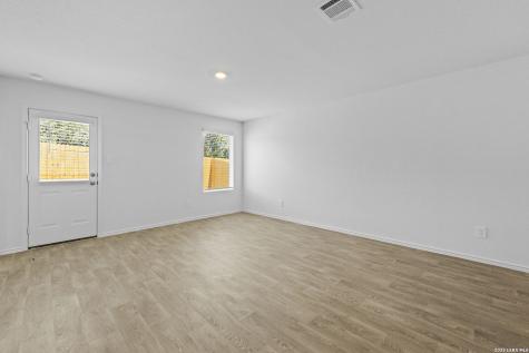 16068 Mahogany Way Elmendorf TX 78112