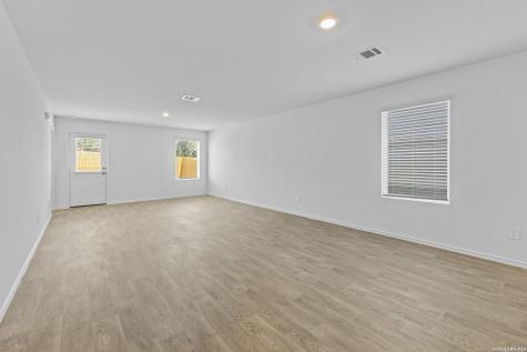 16068 Mahogany Way Elmendorf TX 78112