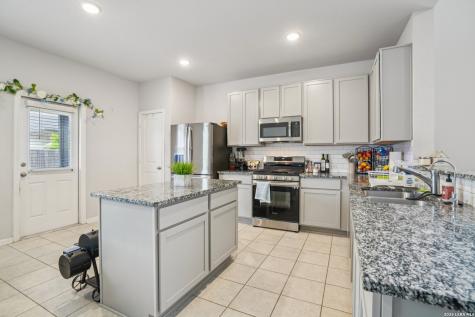 8915 Portobello Way Converse TX 78109
