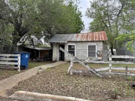 737 Avenue F Poteet TX 78065